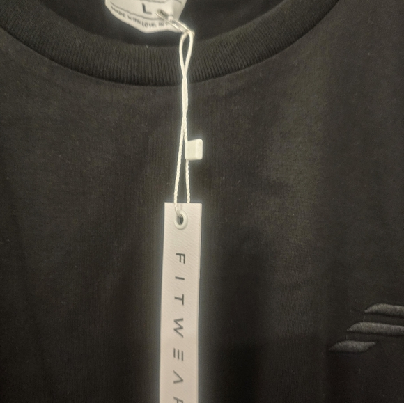 WOMEN'S FITWEAR BLACK SHORT SLEEVE TEE SHIRT. NWT. RETAILS FOR $59. SIZE LARGE. - Picture 3 of 5